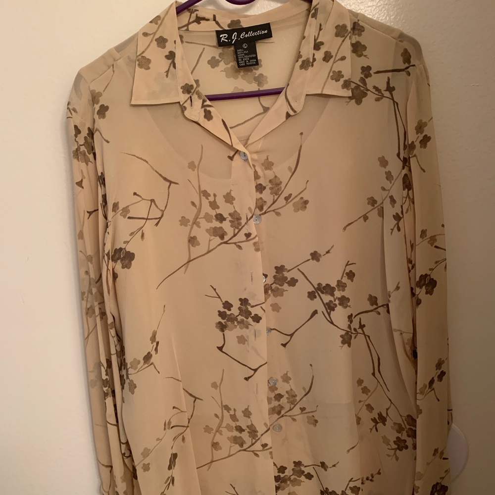 Beautiful blouse from the R.J.collection limited